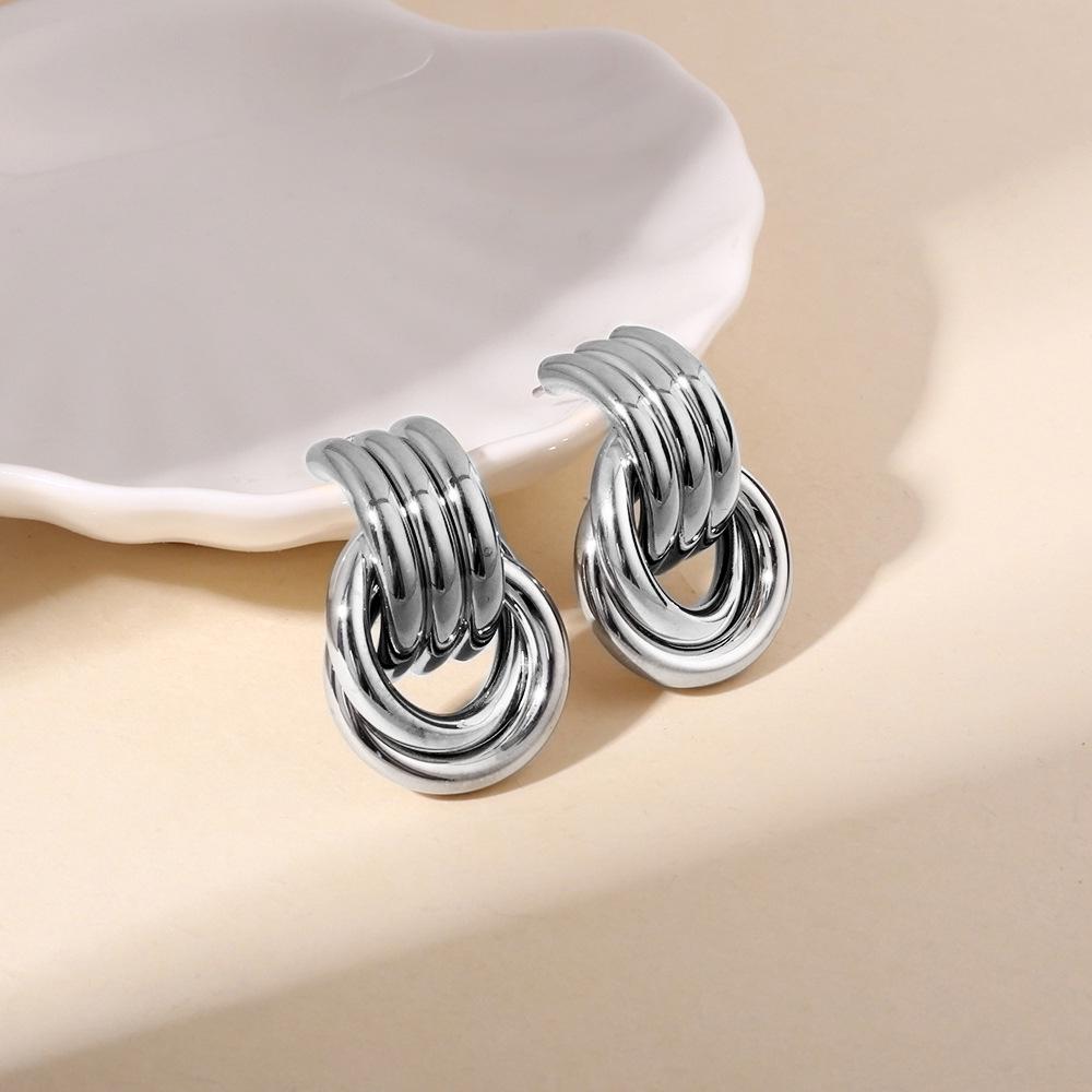 European & American Metal Circle Stud Earrings: Cold Style Tassel Earrings for Women
