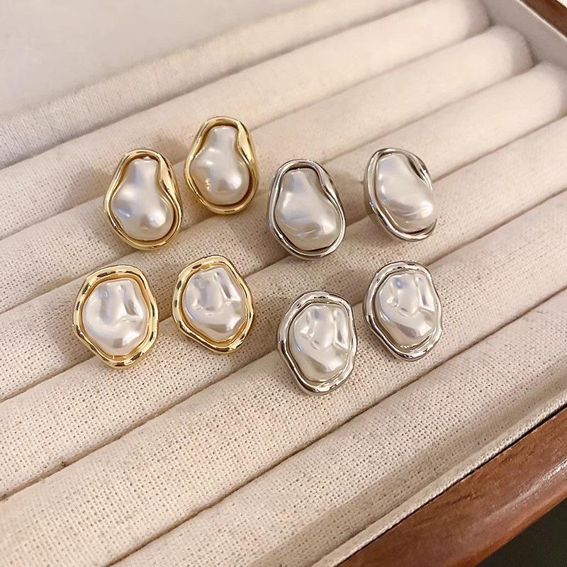 Elegant Irregular Pearl Ear Clip - French Luxury No-Piercing Design