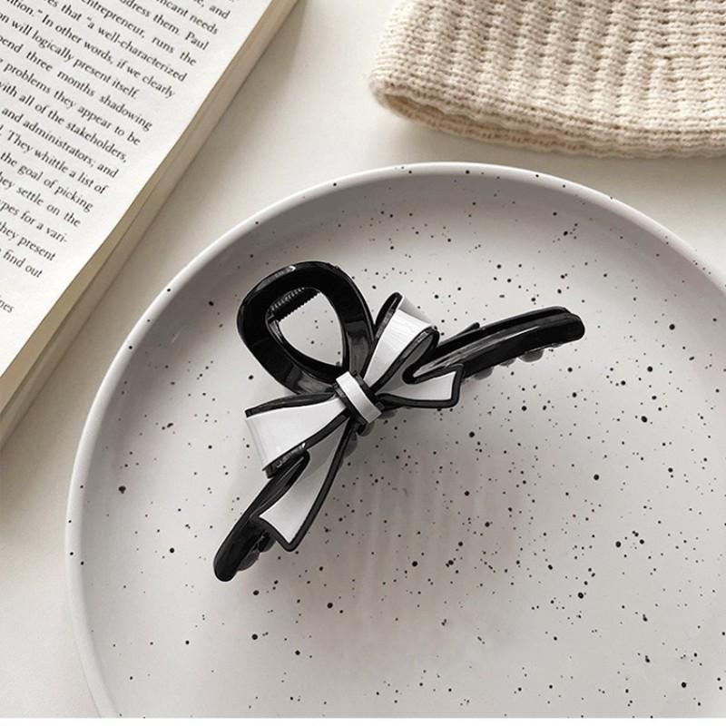 Korean Fashion Hairpin: Elegant Shark Clip for Women