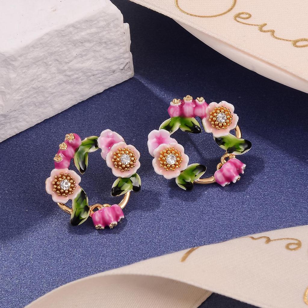 Exquisite Pearl and Floral Oil Painting Stud Earrings for Women