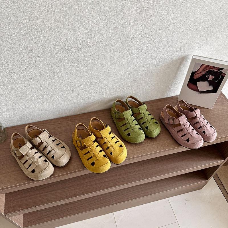 Neue Damen-Lederschuhe, vielseitige und Retro-Sandalen