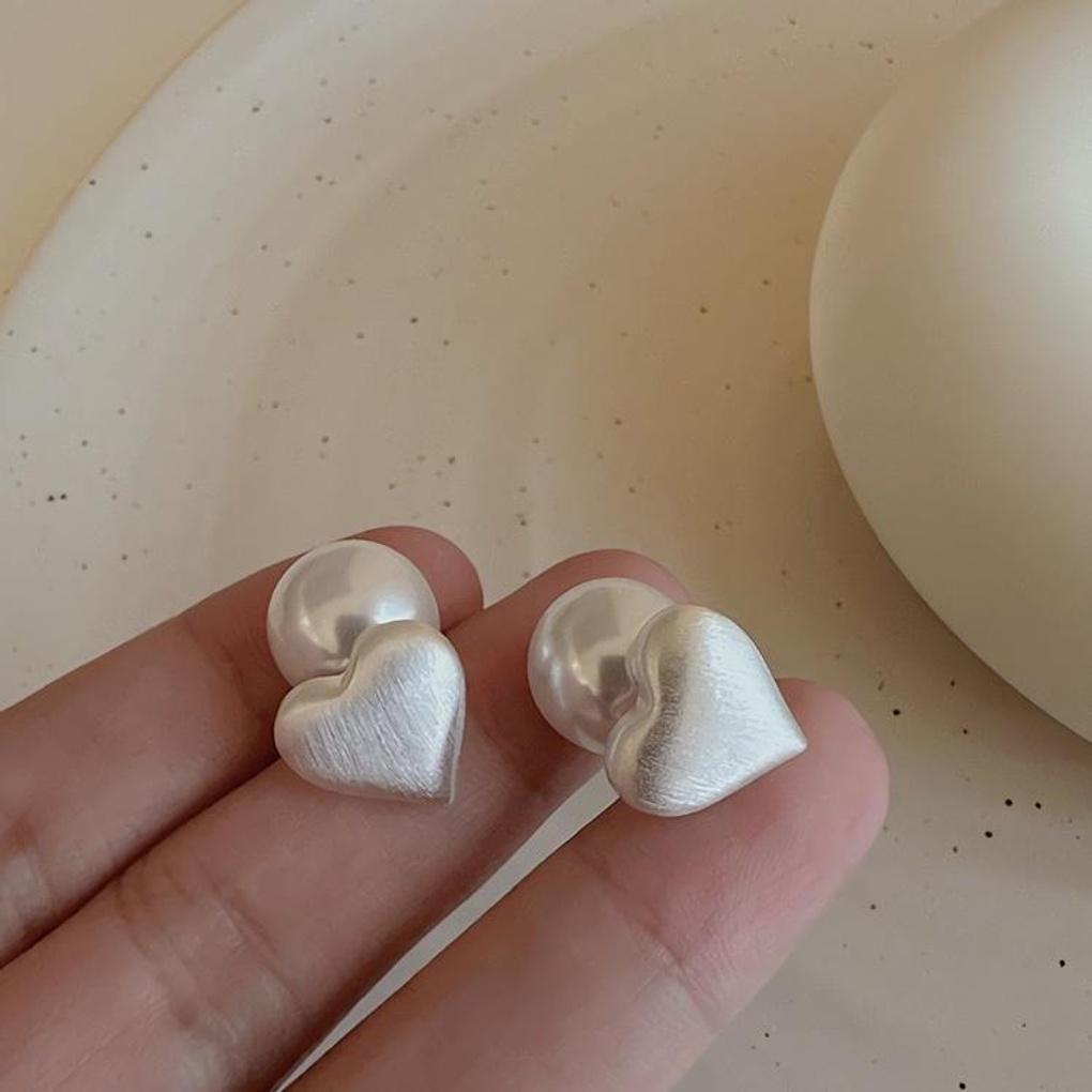 Women's Silver Heart Pearl Vintage Minimalist Earrings
