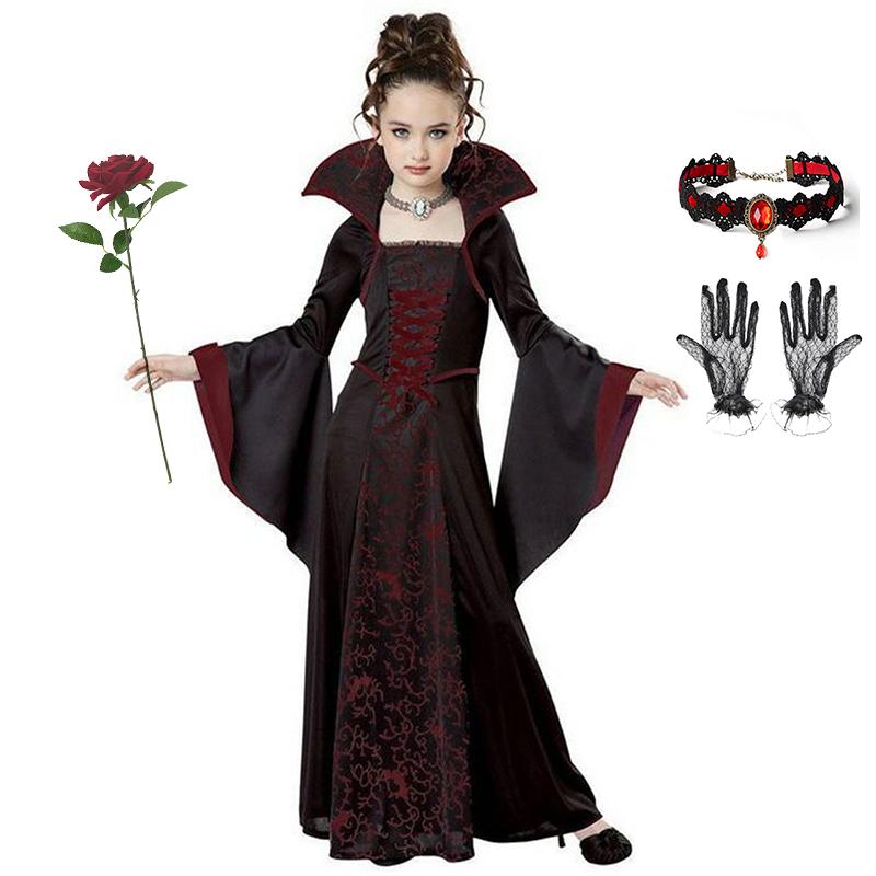Helovīna Melnās Raganas un Vampīra Cosplay