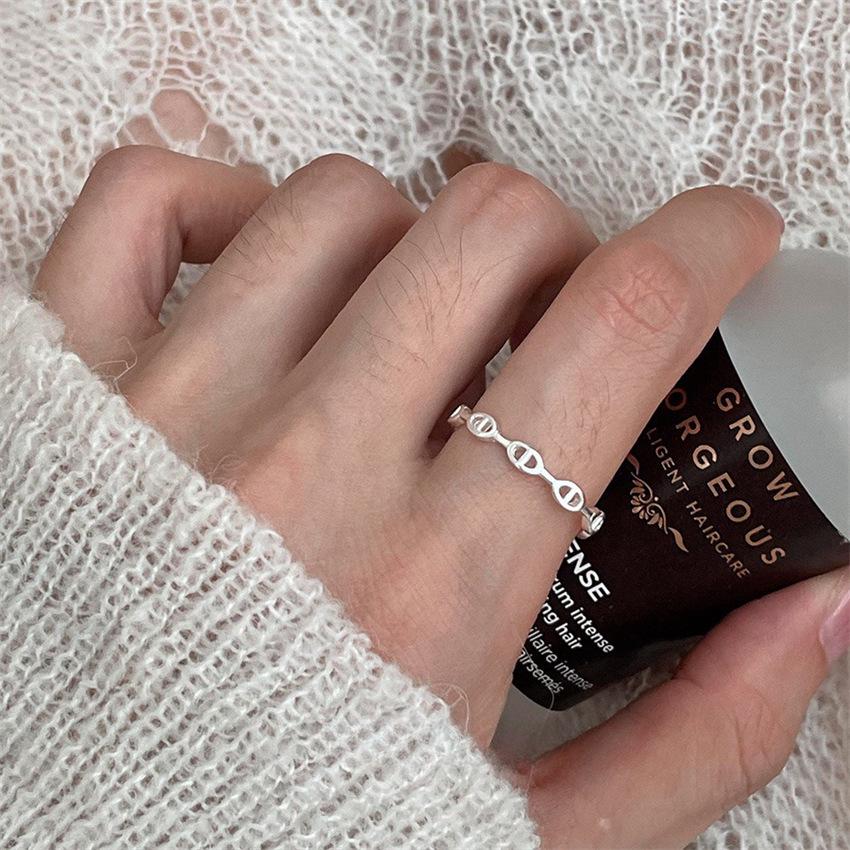 Xiaohongshu 925 Sterling Silver Exaggerated Plain Ring for Women – Simple, Luxurious, High-End Design.