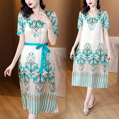 Kleid aus Seide mit Blumendruck, V-Ausschnitt, kurzen Ärmeln und Taillengürtel
