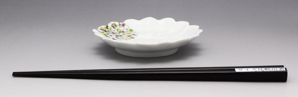 24to3 Nishitomi Ceramics (Nishitomi) Imari Ware Tokushichi Kiln Iroe Chrysanthemum Shippo Crest Chrysanthemum Shaped Small Plate
