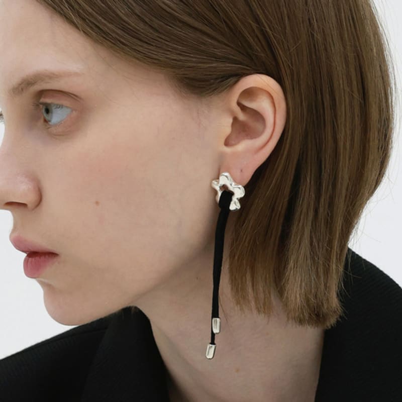 REINDEER MATILDA STRAP EARRING