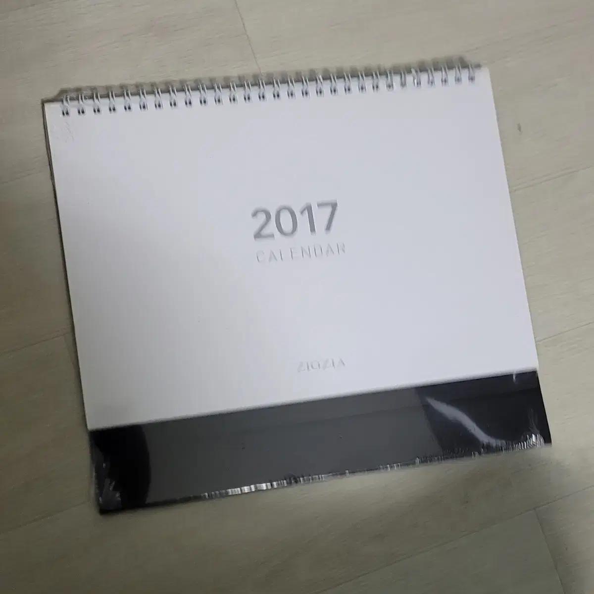 

Kim Soo Hyun Geogia 2017 Calendar Unopened