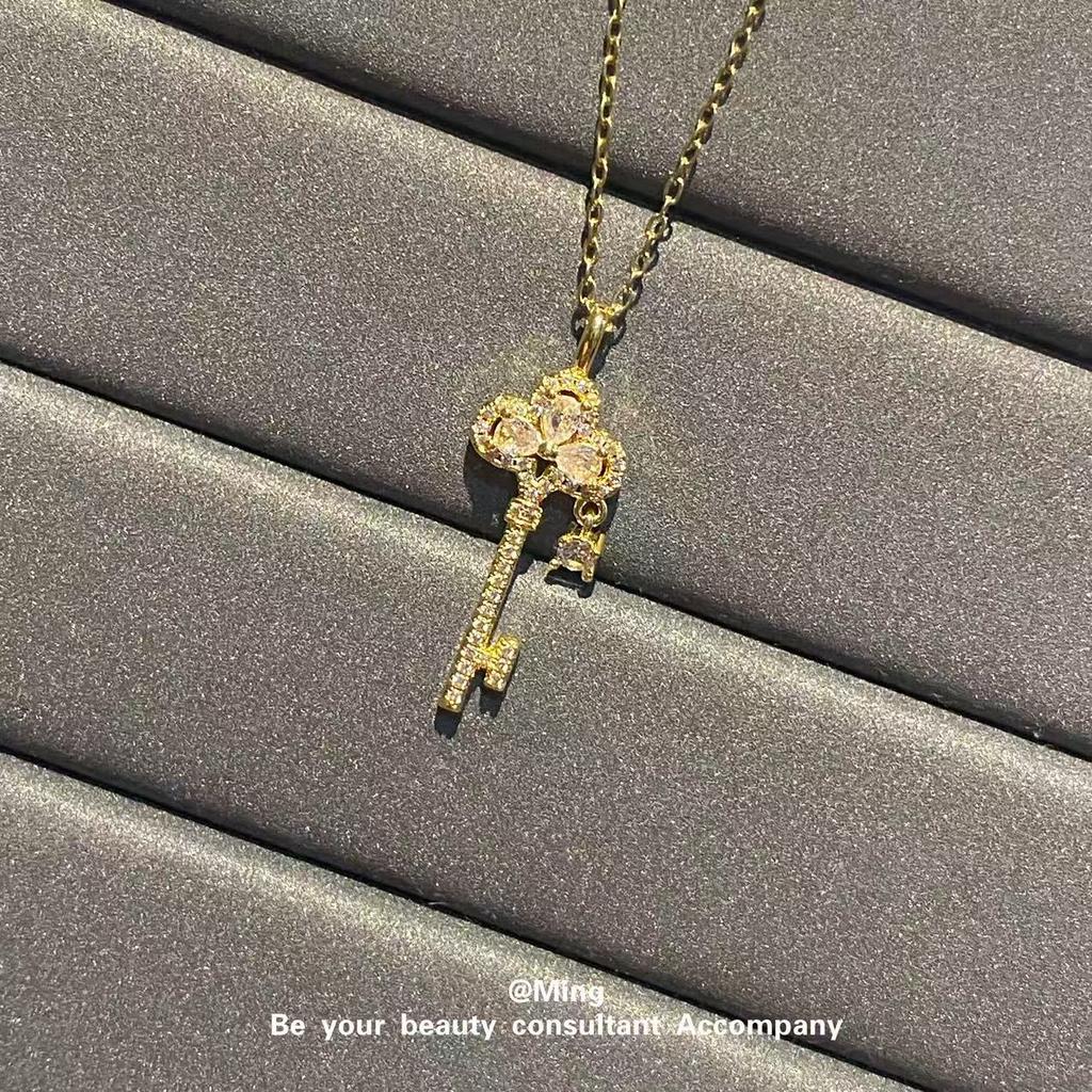 Crown Key Pendant Necklace Jewelry With Diamonds, Simple And Versatile Collarbone Chain