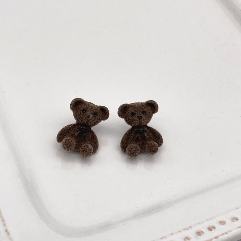 Korean Bear Plush Earrings - Cute Three-Dimensional Childlike Ear Clips for Women, Autumn/Winter Collection.