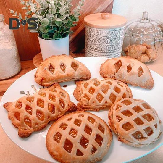 Mini Hand Pie Molds Set Classic Mini Dough Presser Pocket Pie Molds One Press Hand Pie Maker for Parties Bakeries Birthdays