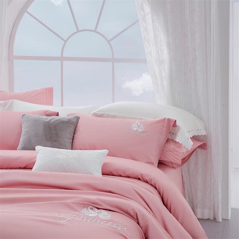 

Mercury Home Textiles 60-Count Long-Staple Cotton Four-Piece Bedding Set