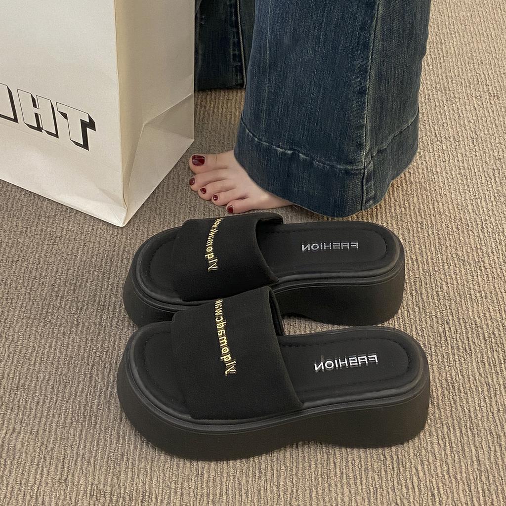 Thick-bottomed cool slippers for women's summer wear 2025 new muffin bottom women's one-word cool slippers