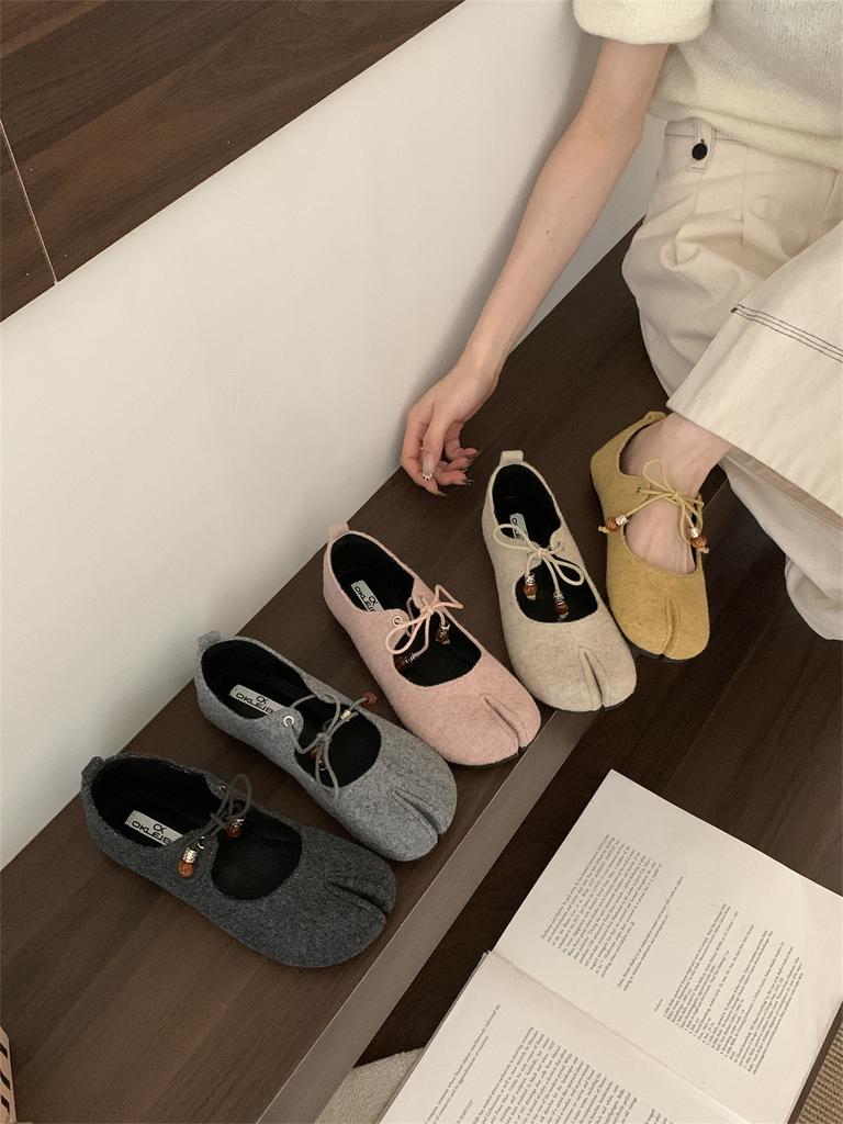 Retro gray split-toed pig's trotters women's 2025 spring and autumn new shallow mouth design single shoes fashion Mary Jane shoes