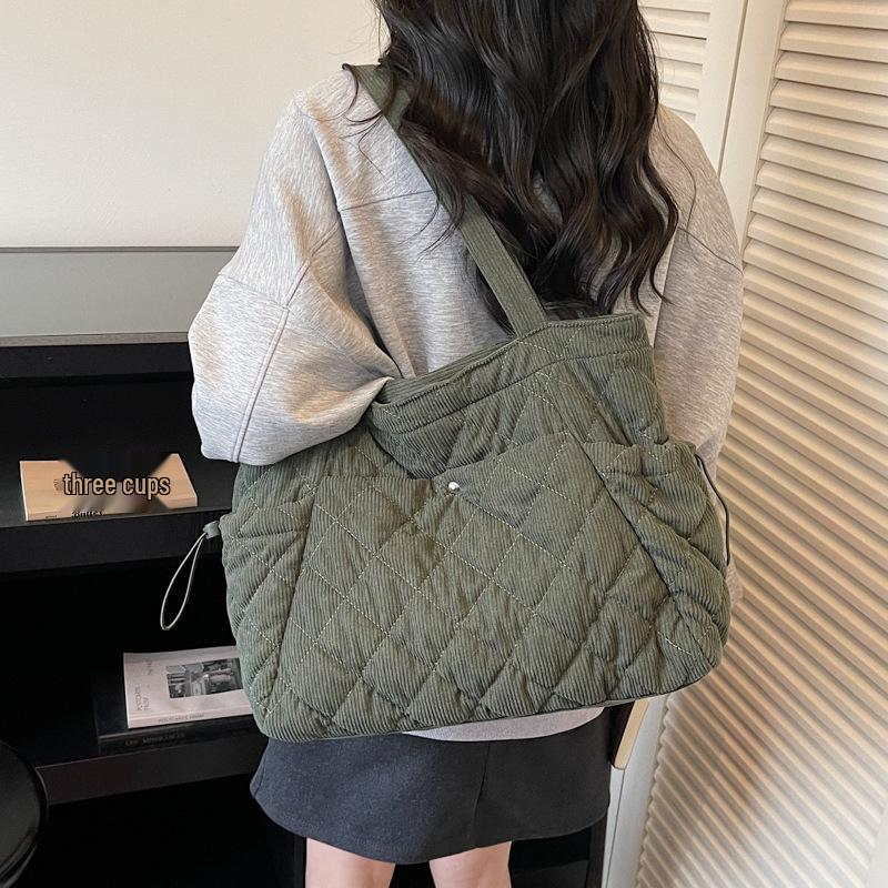 New 2026 Women's Large Capacity Diamond Pattern Tote - Fashionable, Simple Solid Color Handbag for Commuting and Everyday Use.