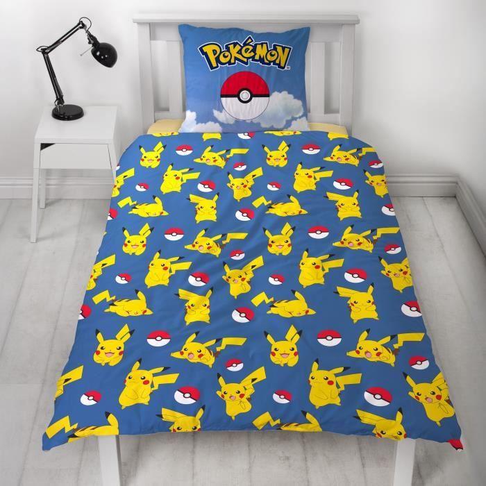 Parure De Lit Réversible - POKEMON - Pikachu Et Ses Amis À l'Arena - Microfibre - 140 X 200 Cm + 1 Taie 63 X 63 Cm