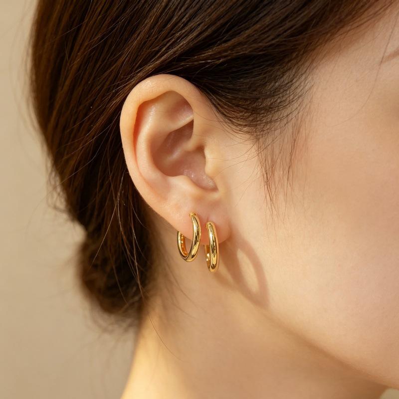 18K Gold Plated Smooth Round Hoop Earrings - Stylish, Versatile Ear Accessories