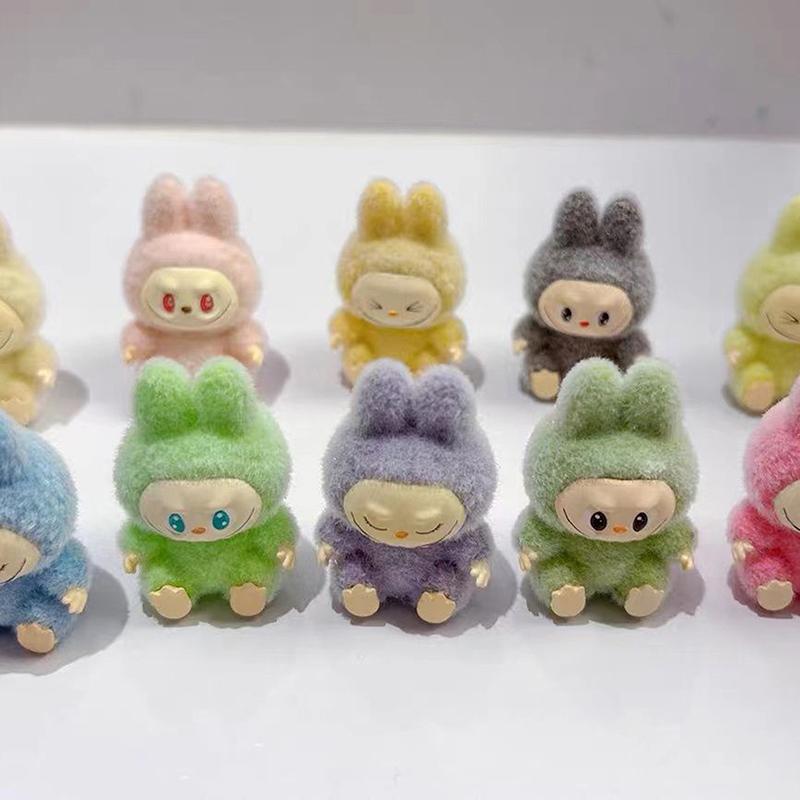 1 Stück Mini Labubu Sitzende Haltung Puppe Actionfigur Modell Desktop Ornament