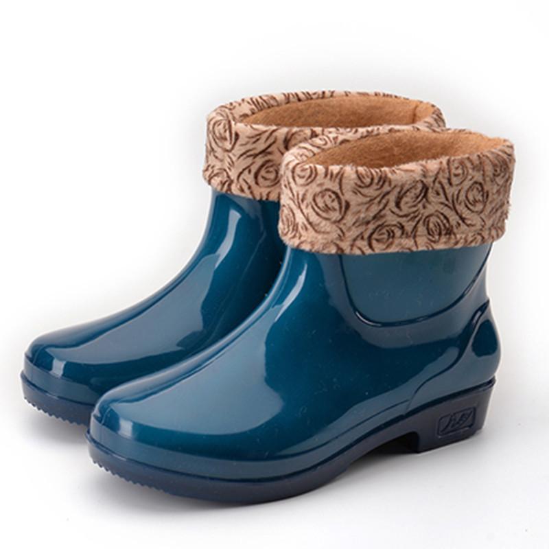 Rain shoes women's autumn and winter nonslip waterproof rain boots flatbottomed fashion water shoes warm velvet overshoes women's shoes