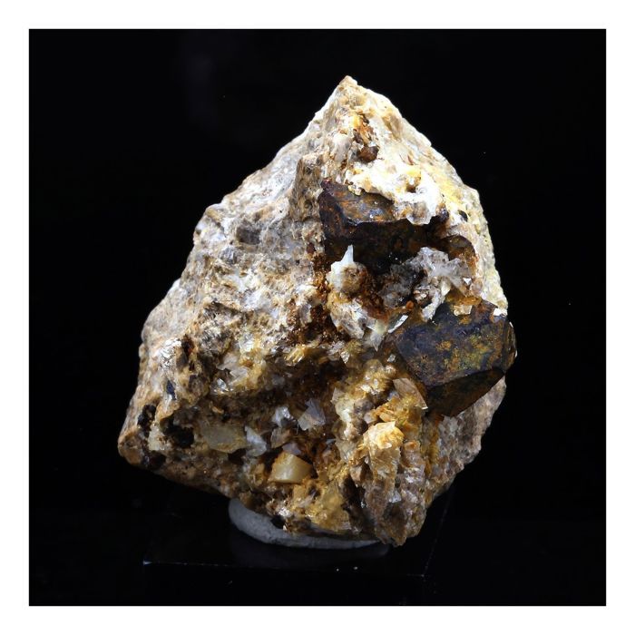Pierres et Minéraux. Pyrite + Calcite + Dolomite. 111.0 ct. Lamalou-les-Bains, Hérault, France..