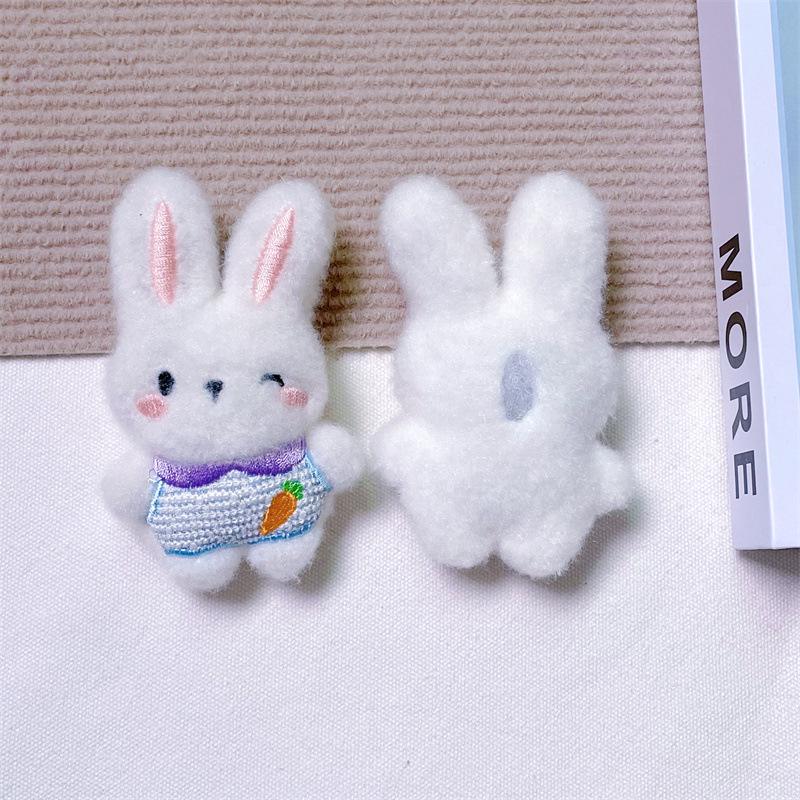 Entzückende Kaninchen-Plüschpuppe: Weich, Niedlich, Ganzkörper-Hasenmädchen Herz-Tasche Brosche Accessoire.