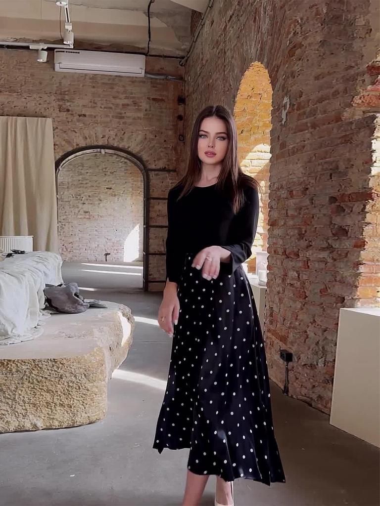 2025 Spring Women's Polka Dot Crew Neck Dress with Long Sleeves and Waist-Hugging Design