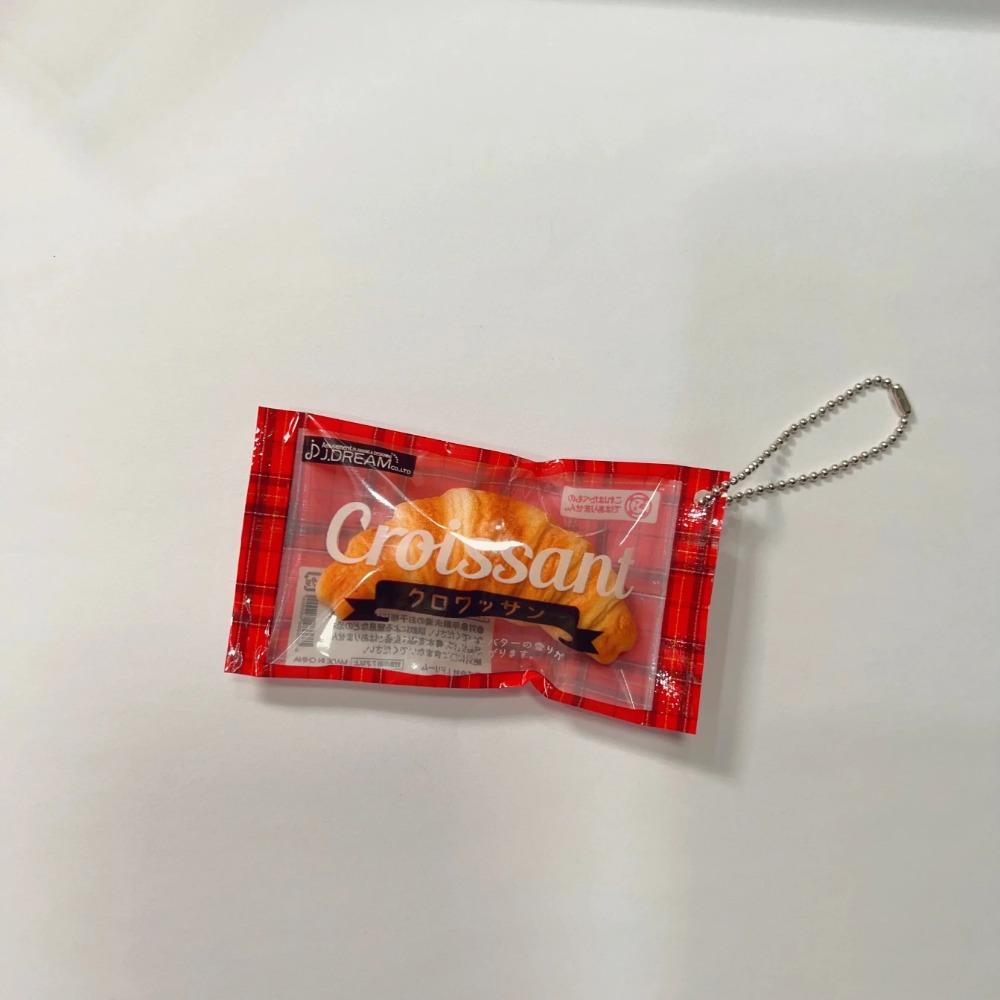 Capsule Toy Delicate Simulation Food Tiny Squishy Marshmallow Pineapple Bread Bun Squishy Keychain Mini Bag Pendant Accessories