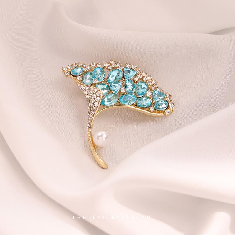 Broche Elegante de Pérola Dourada e Espiga de Trigo: Acessório Versátil e de Alta Qualidade para Mulheres