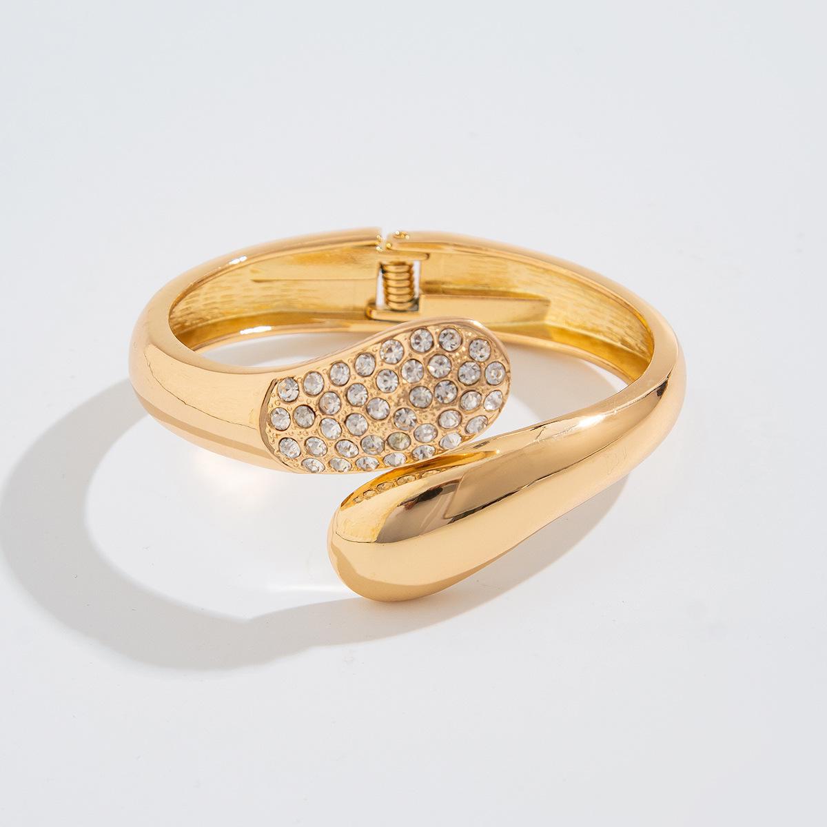 

Набор браслетов из сплава с преувеличенной неровной гладкой каплей воды