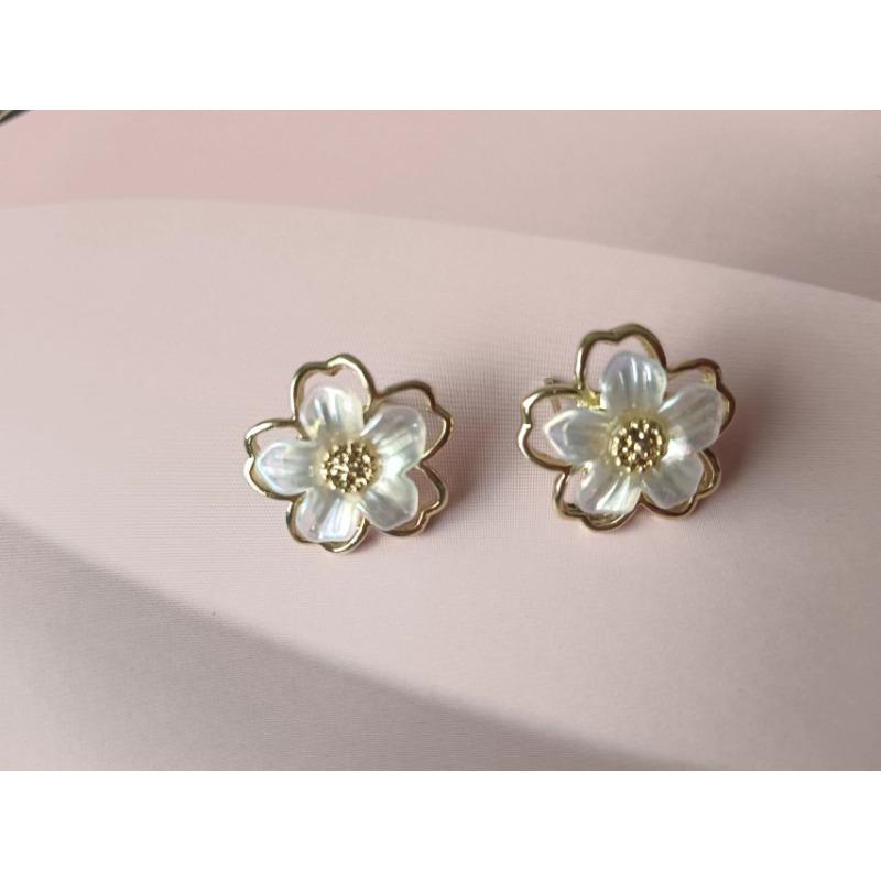 S925 Silber Nadel Super Fee Bäcker Blume Stud Ohrringe Kleine Frische Temperament Ohrringe Modische Einfache Ohrringe Frauen