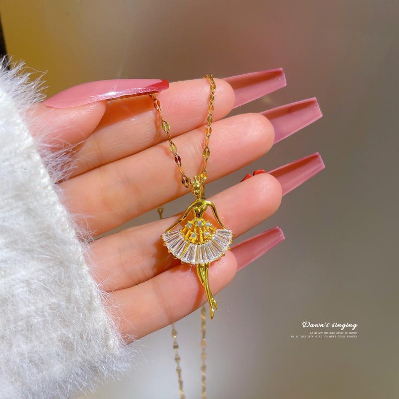 Personalized Titanium Steel Sparkling Necklace for Women – Lively Luck Pendant with Chic Design