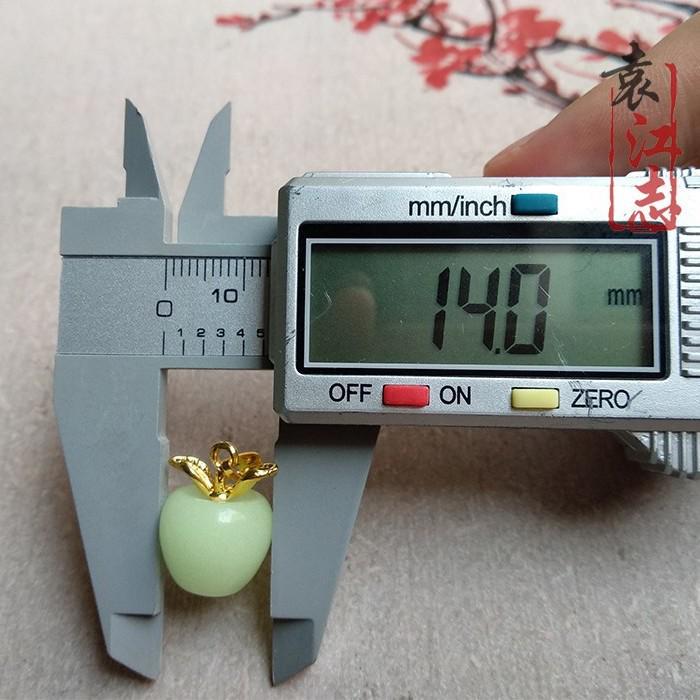 Svítící náhrdelník s přívěskem jablka z přírodního fluorescenčního kamene