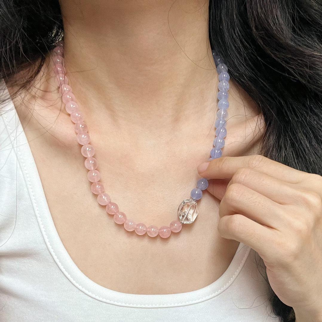 

Retro National Style Natural Pink Crystal Contrast Blue Quartzite Jade Natural White Crystal Necklace Necklace Lock