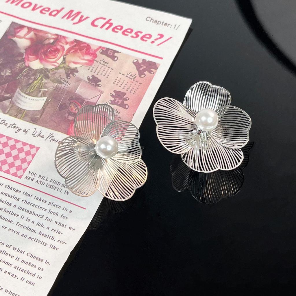 Korean Style Retro Pearl Ear Clip for Women - Mosquito Coil Holder, No Piercing, High-End, Fashionable and Versatile Luxury Earrings