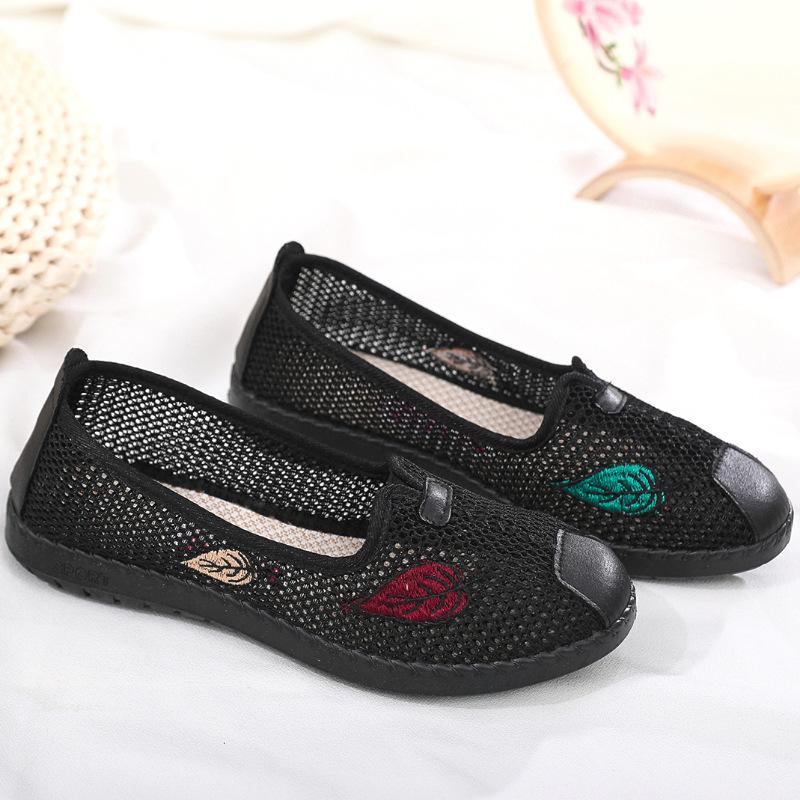 

Summer middle-aged and elderly women s mesh shoes breathable and comfortable platform cloth shoes non-slip shoes 42