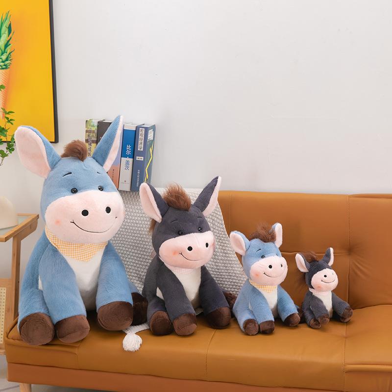 Söt liten åsnedocka plyschleksak flicka säng sovande docka varmt hjärta att följa flickvän födelsedagspresent