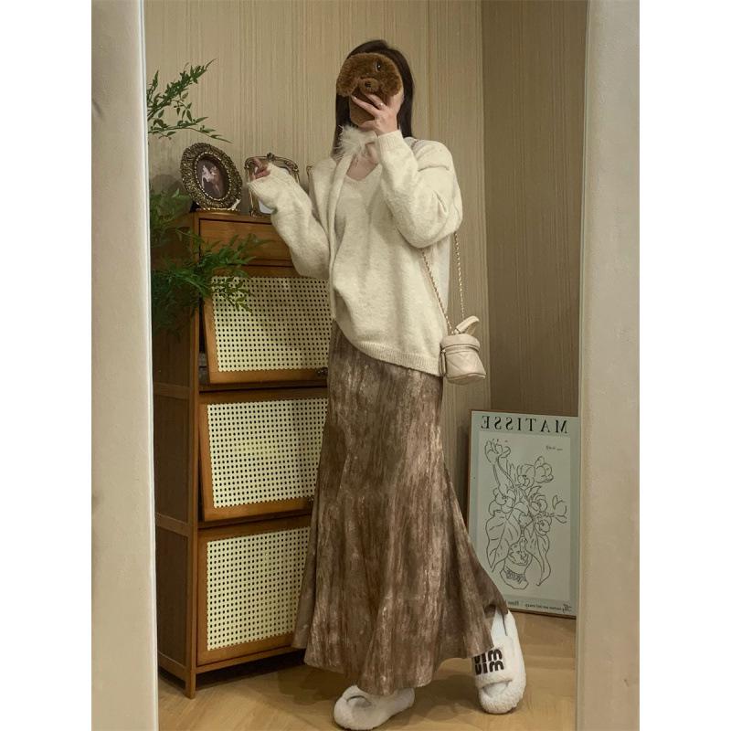

Korean Slimming Knit Ribbon Top & Fishtail Skirt Set M