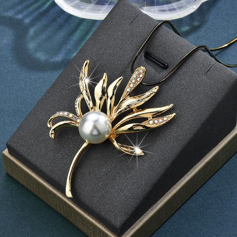 Leaf Pearl Sweater Chain Femininity Pearl Long Necklace Mom Clothes Accessories K5