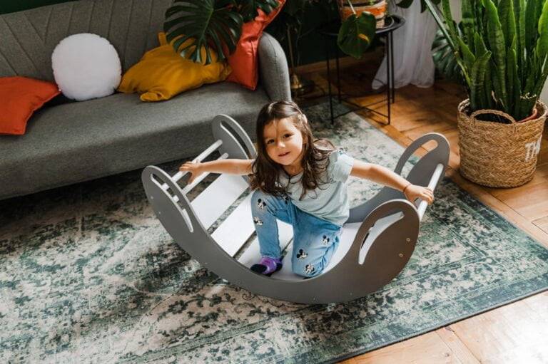 Balansoar din lemn Smile alb și gri