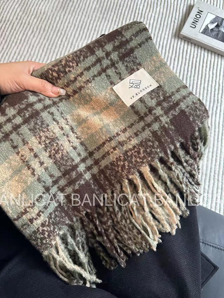 Plaid scarf female Korean atmosphere warm new dry rose pink autumn and winter white soft fringed shawl scarf