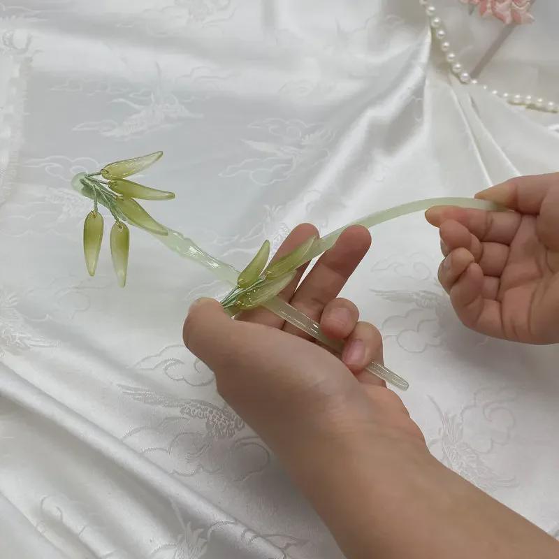 Retro Green Bamboo Leaf Hairpin - Ancient Style Hanfu/Cheongsam Step-Shaking Bun Accessory