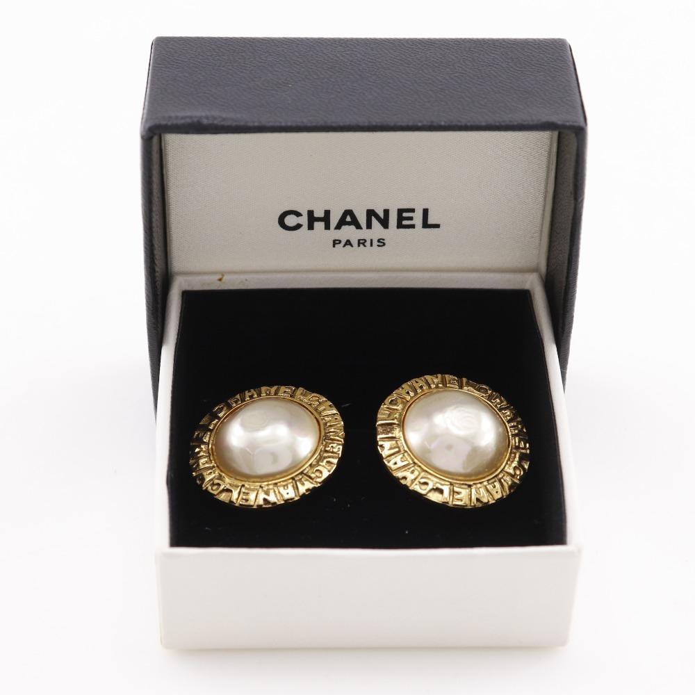 CHANEL Round logo Earring vintage Plated Gold/Fake pearl 21.8g Women Used