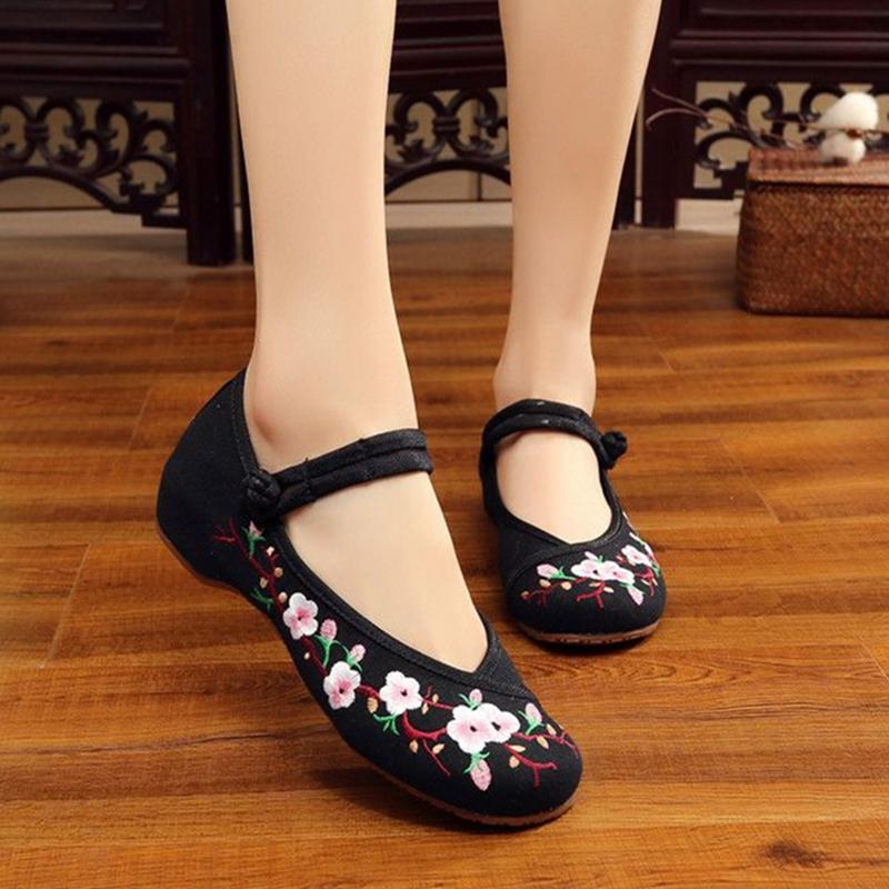 sapatos femininas women fashion sweet light weight chinese embroidery buckle strap flat shoes lady casual dance shoes ga296