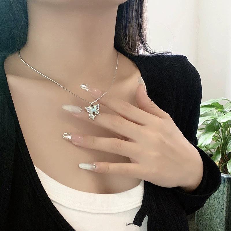 Laser Symphony Butterfly Zircon Necklace Women's Light Luxury Niche Fashion Sweet Sweet Cool New Accessories