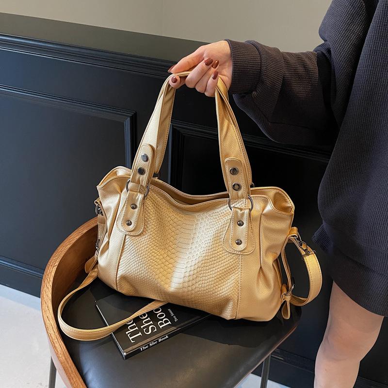 Retro European & American Shoulder Bag: Versatile, Stylish, Casual Handbag for Everyday Commute