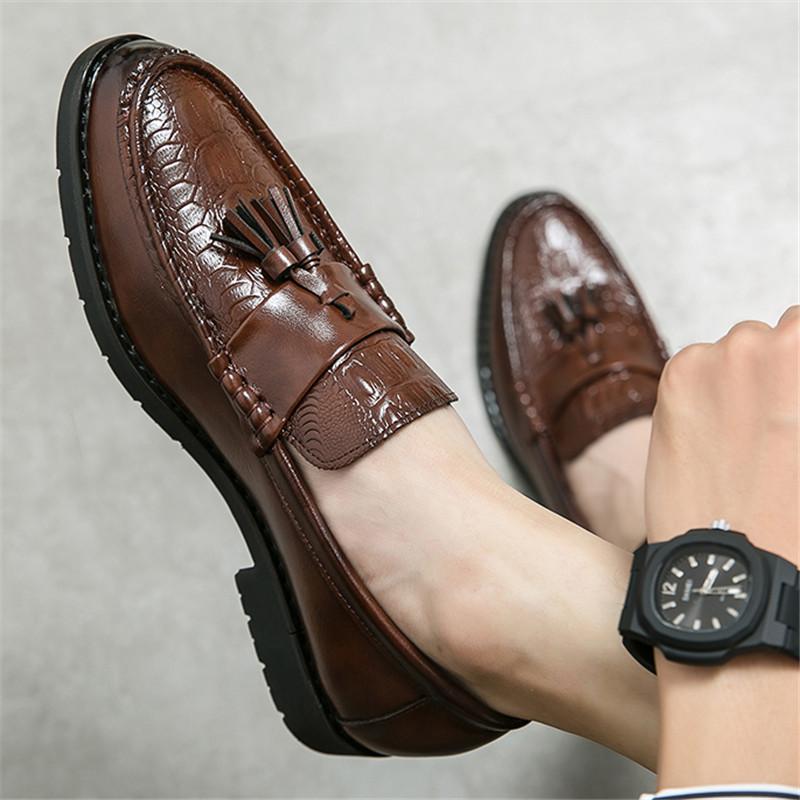 Fashion Luxury Designer New Men Tassels Thick Bottom Black Brown Shoes Moccasins Wedding Prom Homecoming Party Footwear Zapatos Hombre