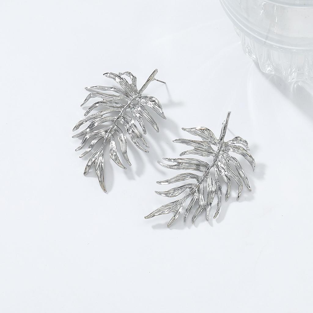 Exaggerated Big-name Leaf Simple Earrings Women's High-end Design Cold Wind Leaf Earrings