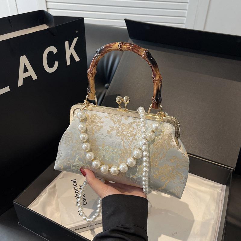 Guochao Chinese Bag Women's 2025 New Versatile Pearl Chain Messenger Bag Small Bag Niche Embroidered Shoulder Bag