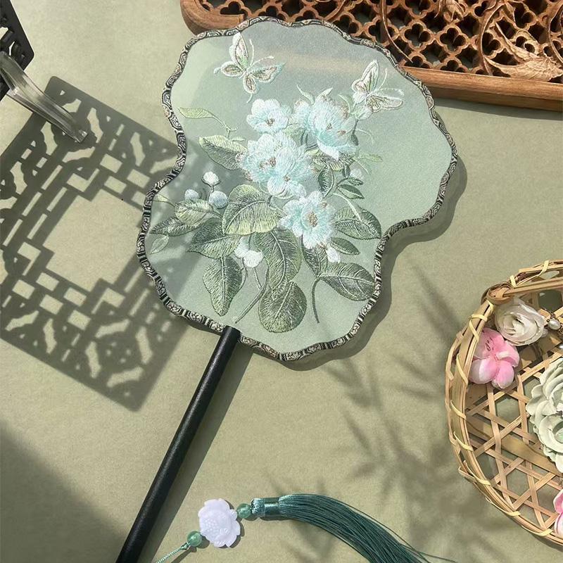 Китайский стиль Ханьфу Древний веерный танец Съемка Длинная ручка Вышитый Классический двусторонний веер Женский декоративный веер 1PCS