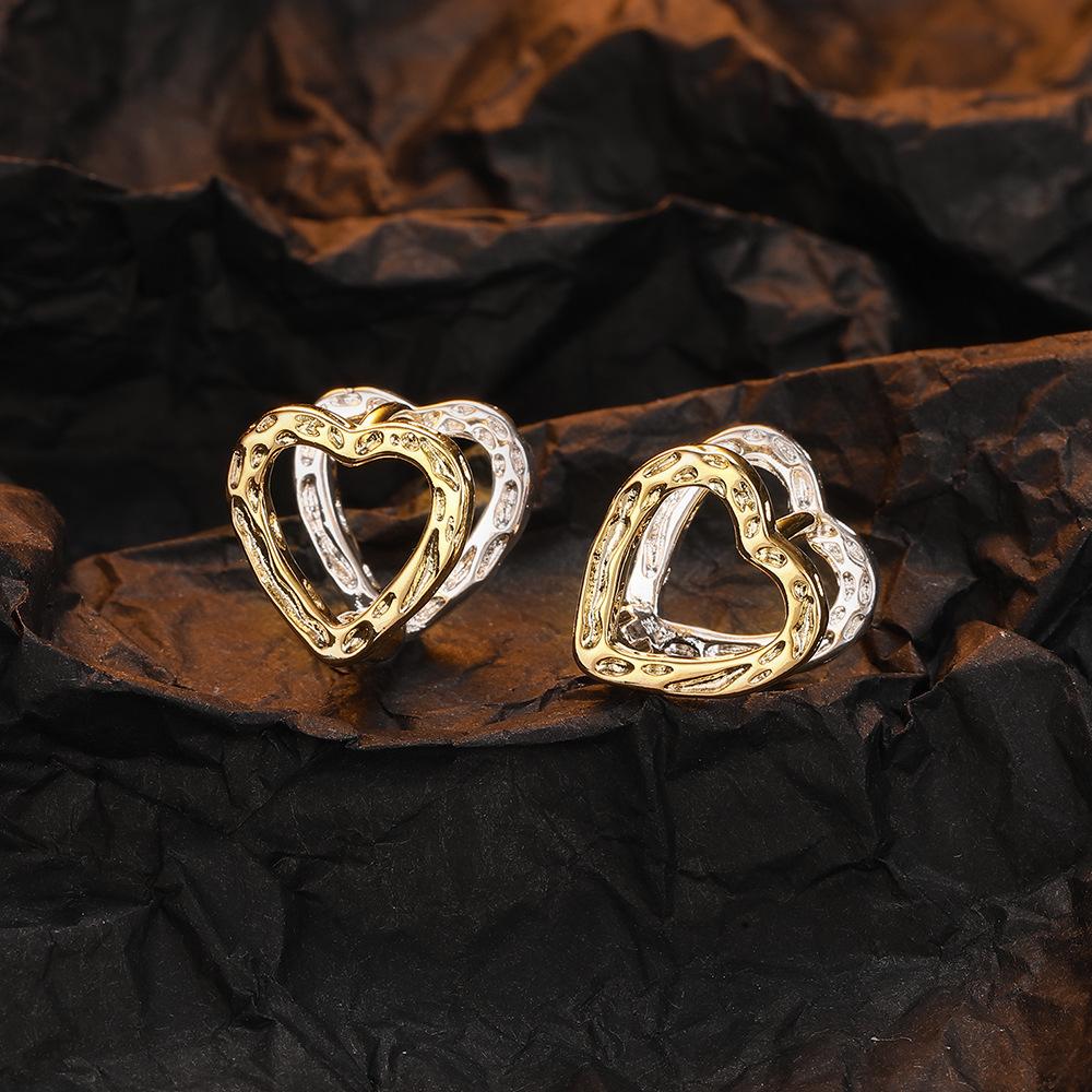 2026 Texture Gold and Silver Contrasting Colors Fashionable Love Ear Buckle Style Simple Fashionable Personalized Earrings